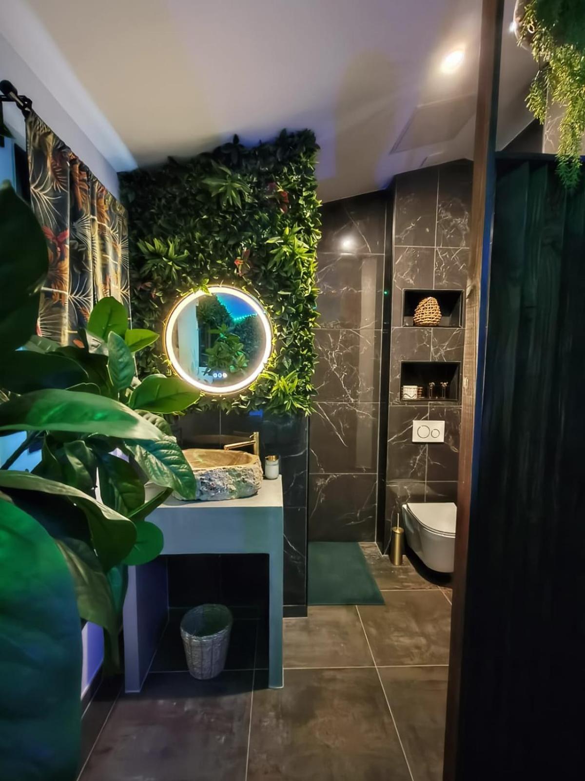 La Jungle Room Rognac Exterior photo